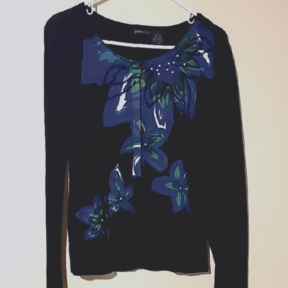 WOMEN THIN SWEATER/CARDIGAN. YARNS & STITCHES.